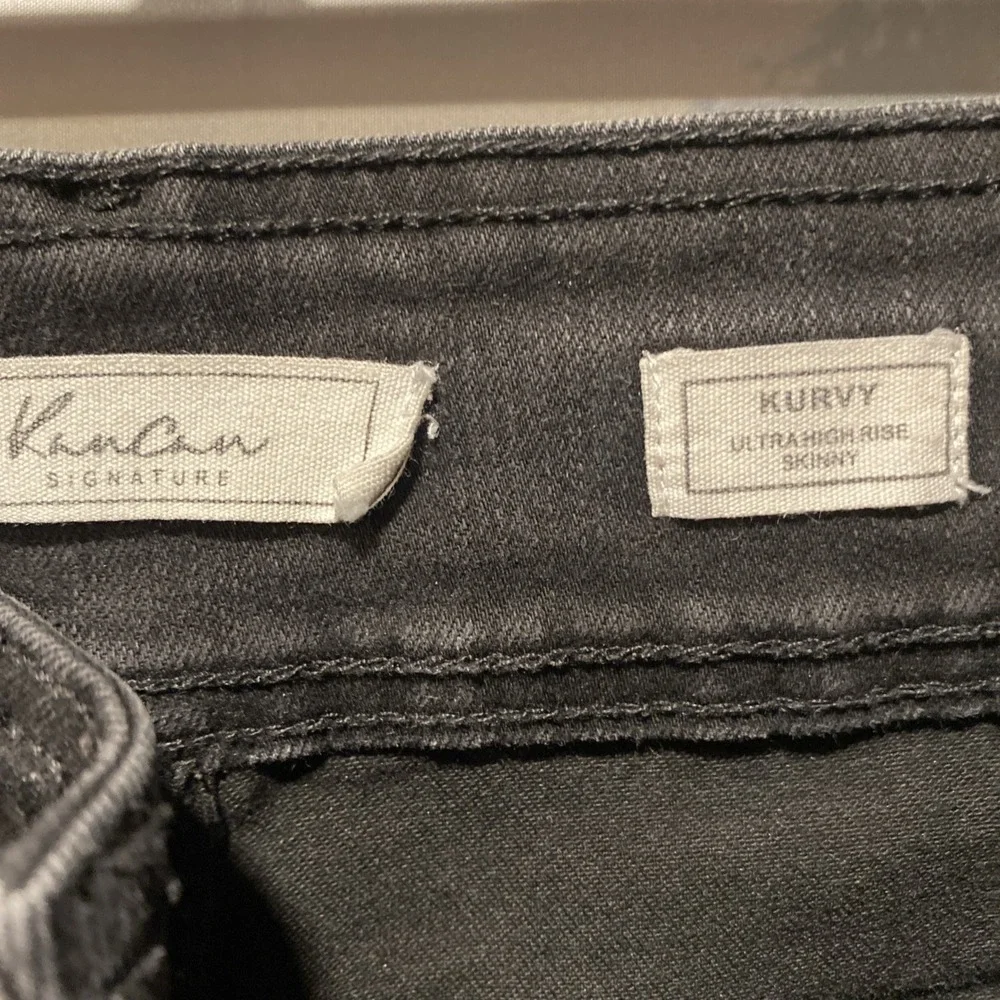 Kancan Womens Estilo Jeans Black Button Fly Kurvy Ultra High Rise Skinny